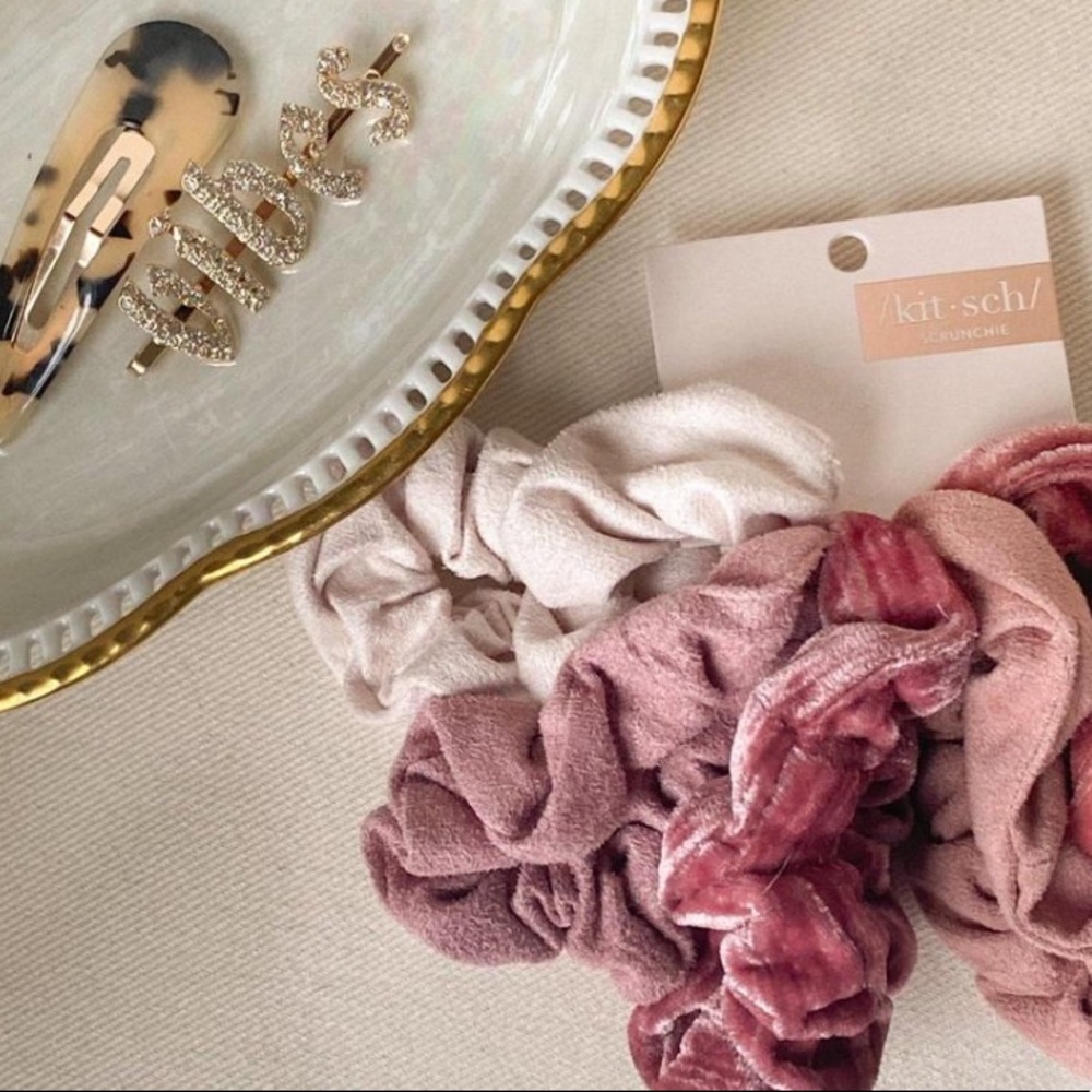 Stocking Stuffer? 🆕 NWT /kit•sch/ 5 Velvet Scrunchies (Neutrals) - Picture 3 of 4